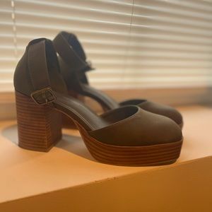 House of Harlow 1960 Heel